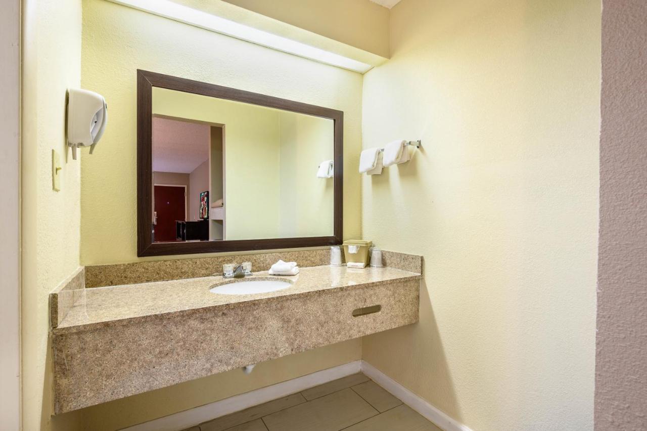 Red Roof Inn Sylacauga Exterior photo
